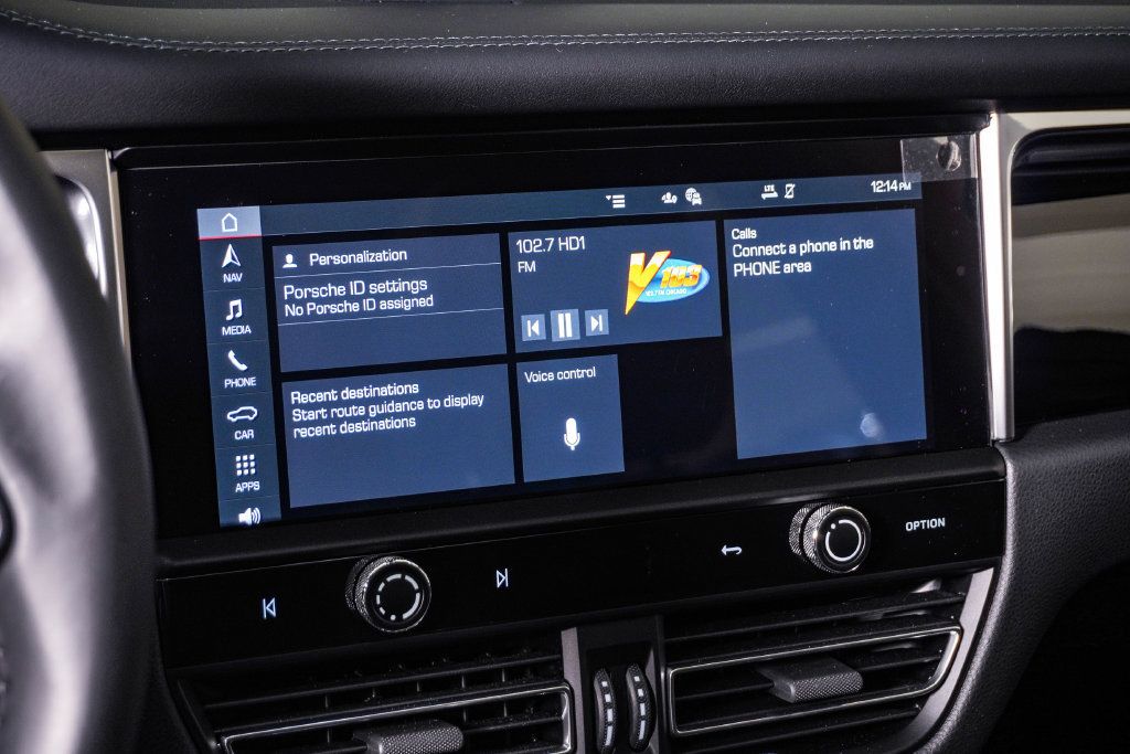 Certified 2026 Porsche Macan AWD/4WD image 22