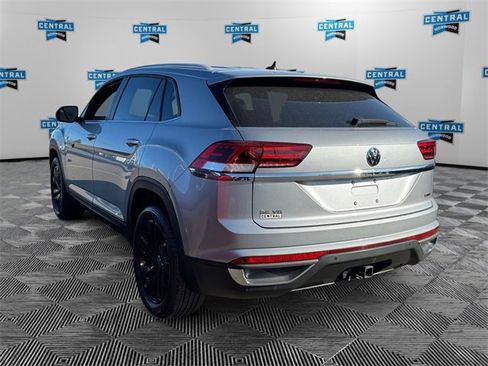 Used 2022 Volkswagen Atlas Cross Sport SE image 3