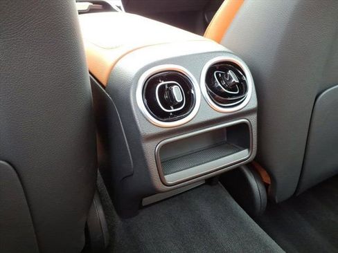 Used 2025 Mercedes-Benz C 300 4MATIC Sedan image 19