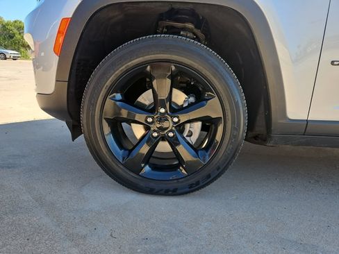 Certified 2023 Jeep Grand Cherokee Altitude AWD/4WD image 7