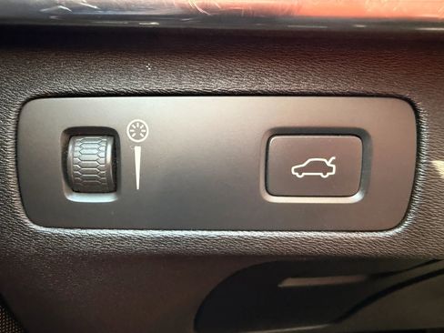 Used 2016 Volvo XC90 T6 Momentum image 18