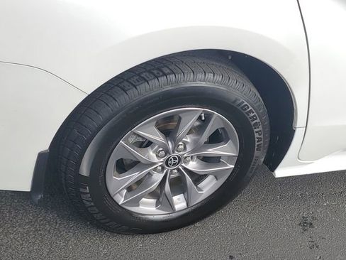 Used 2024 Toyota Sienna LE FWD image 5