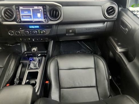 Used 2022 Toyota Tacoma TRD Sport w/ Technology Package AWD/4WD image 45
