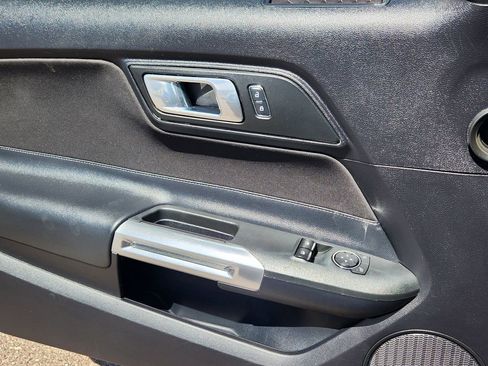 Used 2018 Ford Mustang Coupe image 14