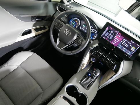 Used 2021 Toyota Venza XLE w/ Softex Package image 9