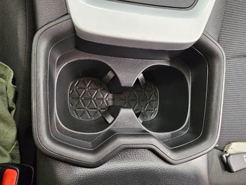 Used 2021 Toyota RAV4 LE image 19