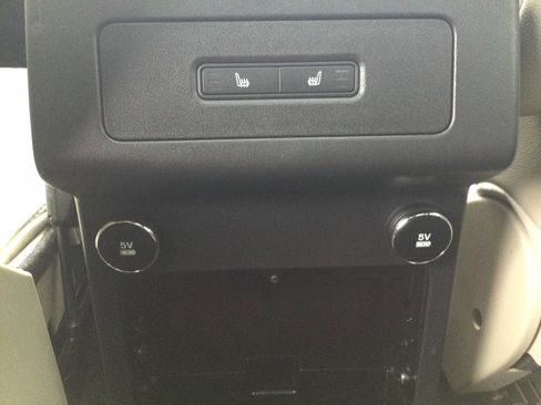 Used 2018 Land Rover Discovery SE image 40