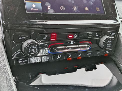 New 2025 Jeep Grand Cherokee Altitude image 20