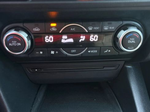 Used 2014 MAZDA MAZDA3 s Grand Touring FWD image 34