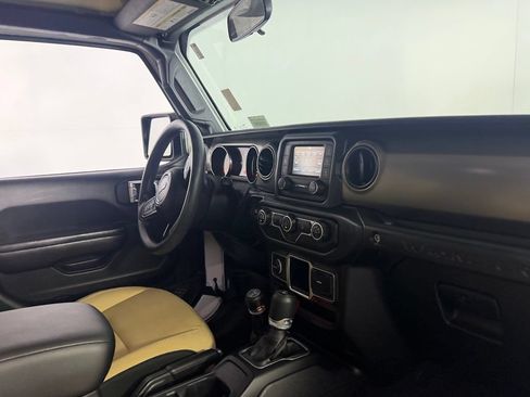 Used 2018 Jeep Wrangler Unlimited Sport AWD/4WD image 29