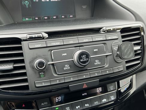 Used 2016 Honda Accord Sport image 19