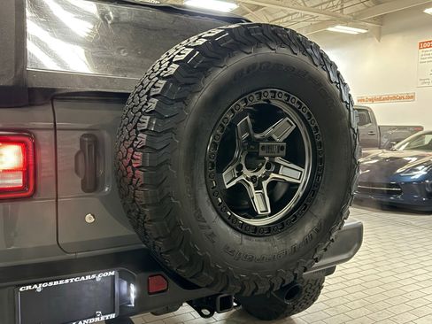 Used 2018 Jeep Wrangler Unlimited Sahara image 11