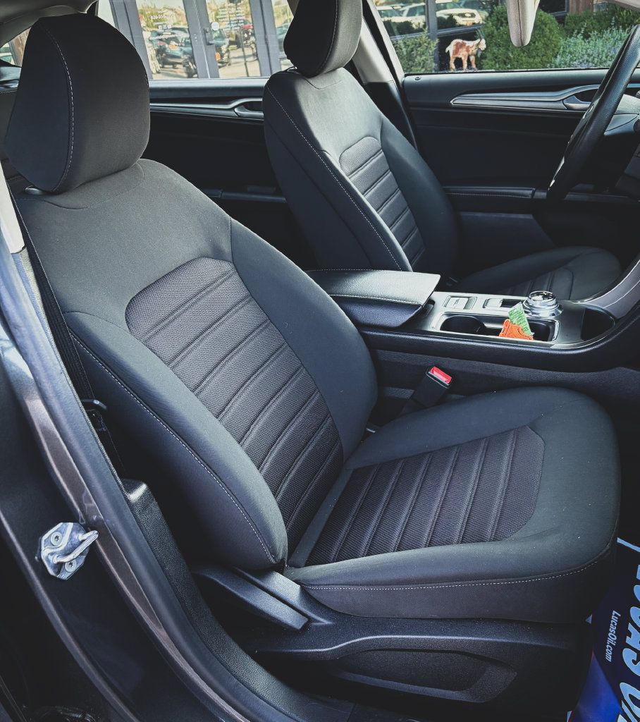 Used 2020 Ford Fusion SE FWD image 23