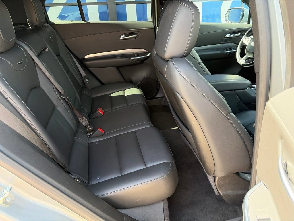 Used 2025 Cadillac XT4 Premium Luxury FWD image 14