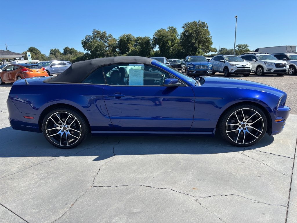 Used 2014 Ford Mustang Premium RWD image 3