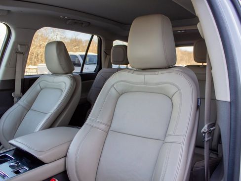 Used 2022 Lincoln Aviator Reserve w/ Elements Package Plus image 12