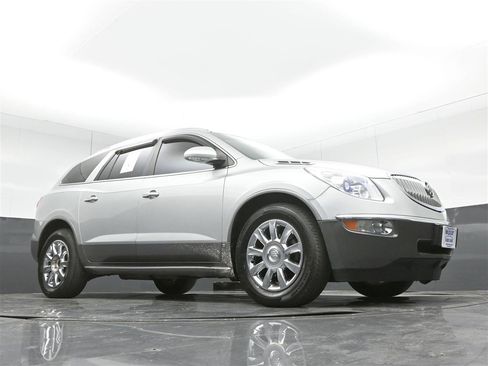Used 2011 Buick Enclave CXL image 31