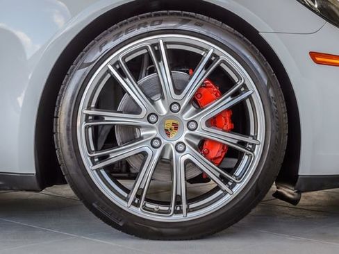 Used 2020 Porsche Panamera image 16