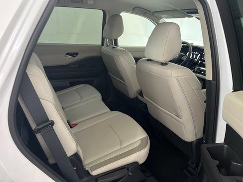 Used 2026 Nissan Pathfinder SL AWD/4WD image 23