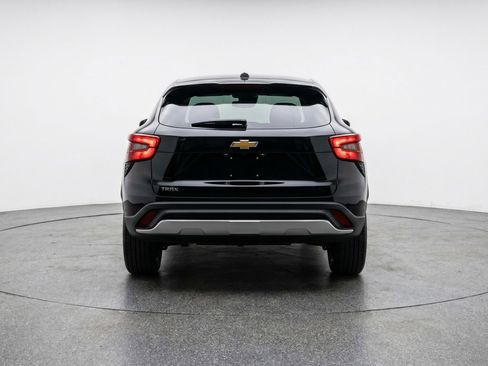 Used 2025 Chevrolet Trax LT FWD image 7