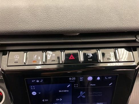 Used 2024 Jeep Grand Cherokee L Altitude image 22