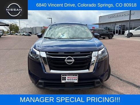 Used 2024 Nissan Pathfinder SV FWD image 2