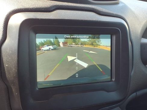 Used 2020 Jeep Renegade Latitude w/ Popular Equipment Group FWD image 16