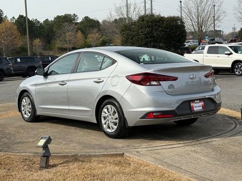 Used 2020 Hyundai Elantra SE w/ Cargo Package (C1) FWD image 5