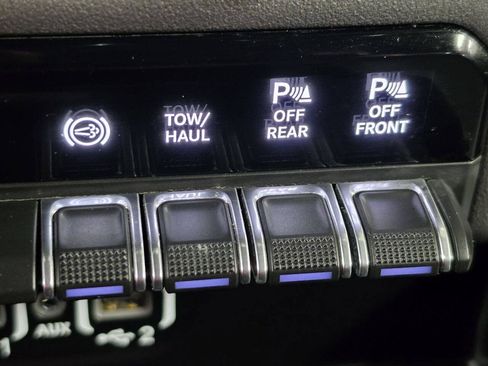 Used 2024 RAM 2500 Big Horn w/ Off Road Package AWD/4WD image 40