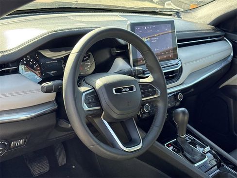 Used 2024 Jeep Compass Limited image 9