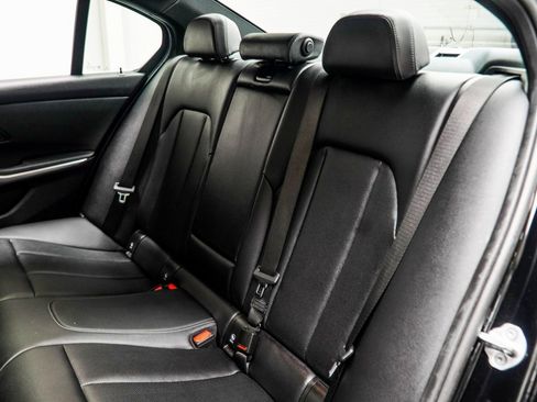 Used 2025 BMW 330i Sedan image 40