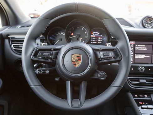 Certified 2026 Porsche Macan AWD/4WD image 13