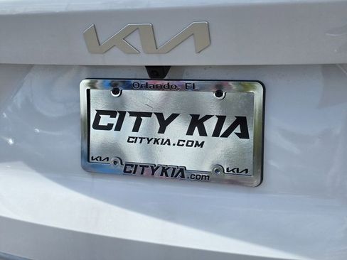 Used 2025 Kia Sorento S image 6