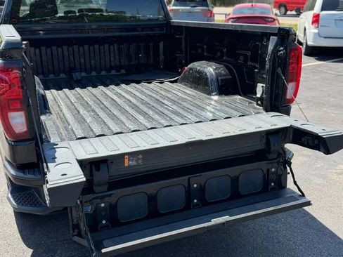 Used 2022 GMC Sierra 1500 Elevation image 9