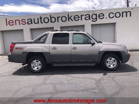 Used 2002 Chevrolet Avalanche 4x4 w/ Off-Road Suspension Pkg image 1