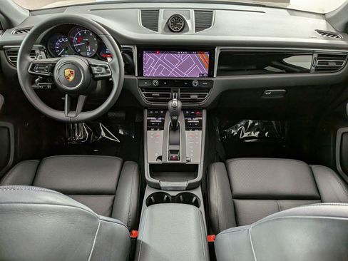 Certified 2025 Porsche Macan AWD/4WD image 20