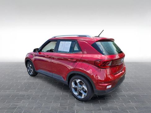 Used 2024 Hyundai Venue SEL FWD image 5
