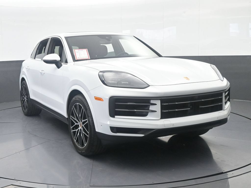 Used 2025 Porsche Cayenne AWD/4WD image 9