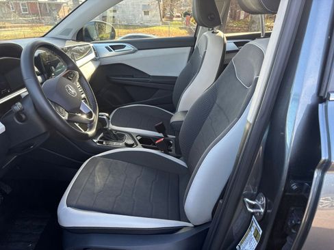 Used 2025 Volkswagen Taos SE image 27