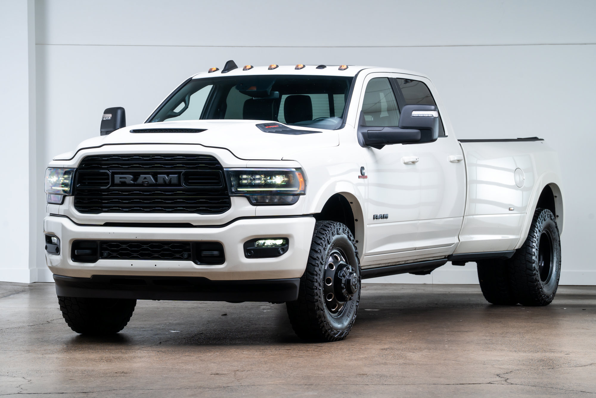 Used 2024 RAM 3500 Limited w/ Night Edition AWD/4WD image 3
