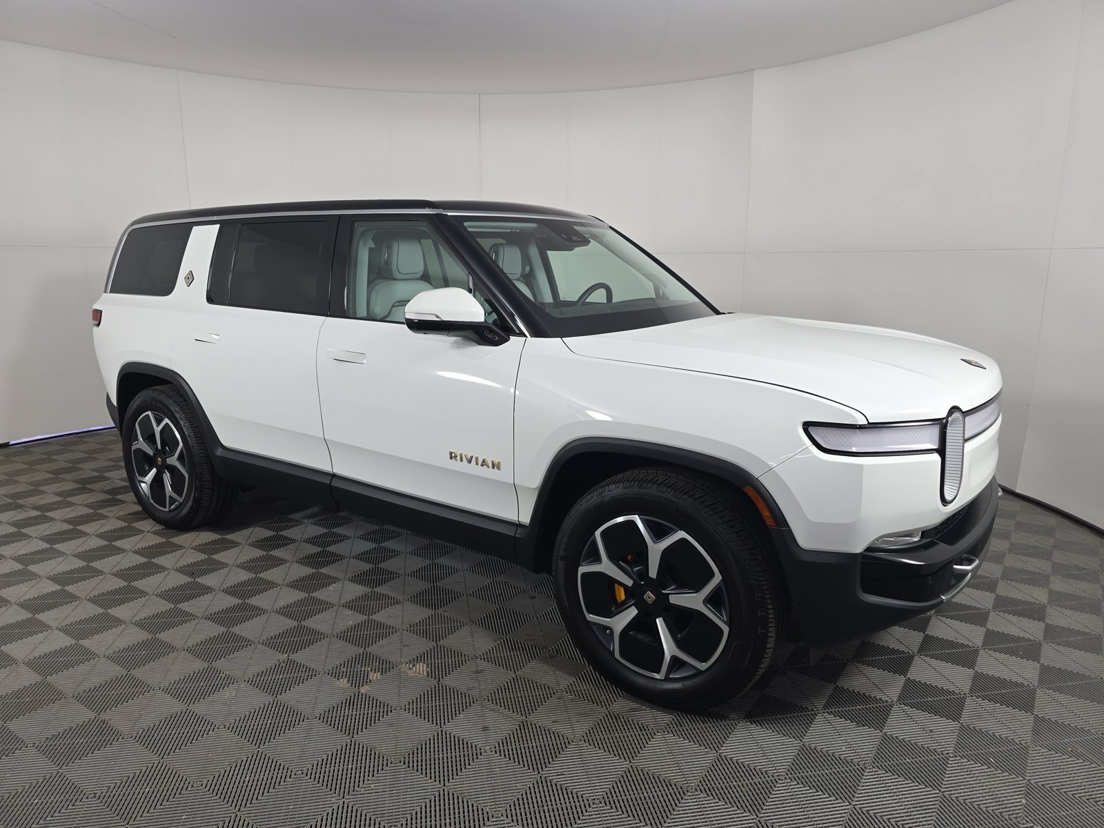 Used 2024 Rivian R1S Adventure Quad AWD/4WD image 7