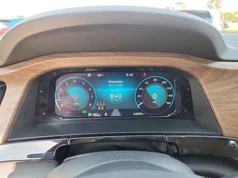 Used 2025 Volkswagen Atlas SE FWD image 17