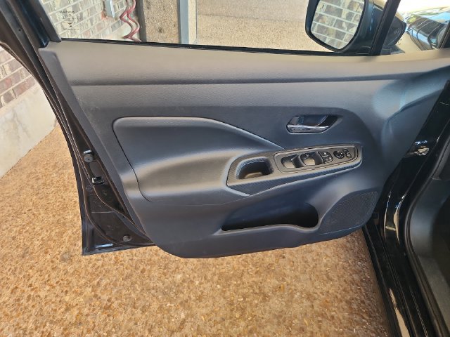 Used 2025 Nissan Versa SV w/ Trunk Package FWD image 9