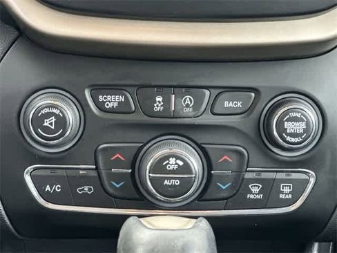 Used 2016 Jeep Cherokee Limited image 15