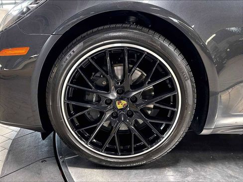 Used 2022 Porsche Panamera 4 Platinum Edition AWD/4WD image 13