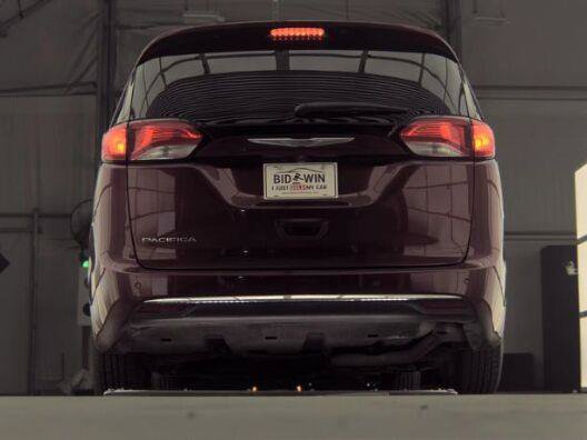 Used 2017 Chrysler Pacifica Touring-L FWD image 7