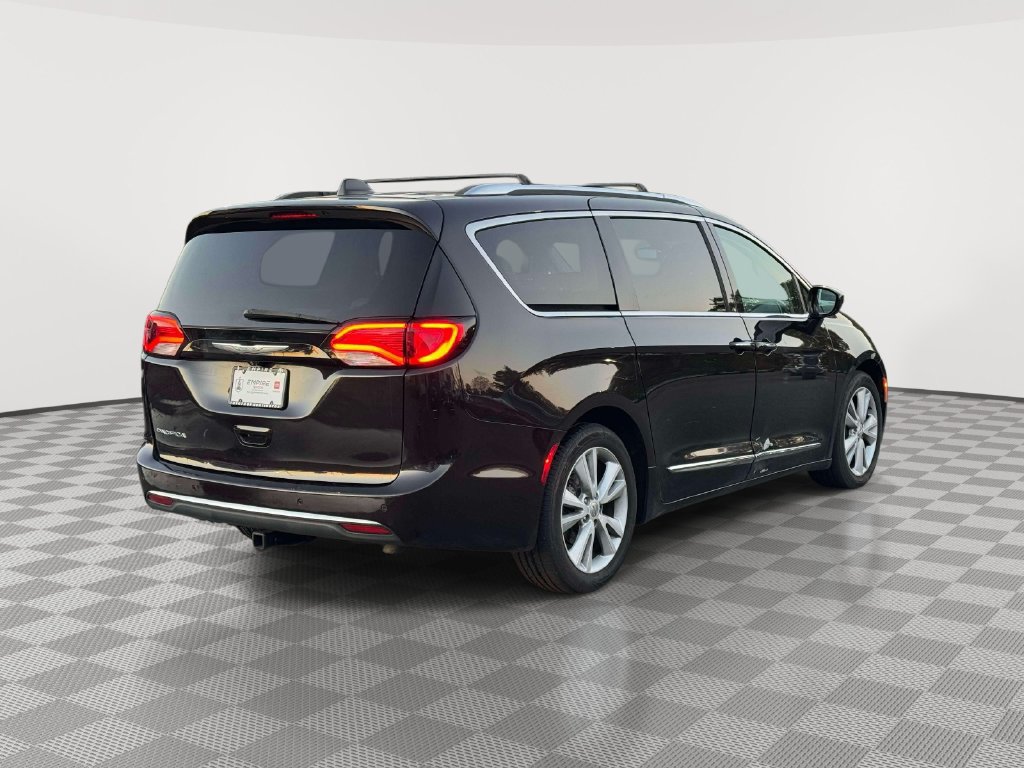 Used 2017 Chrysler Pacifica Touring-L Plus FWD image 7