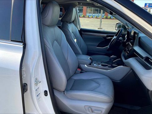 Used 2022 Toyota Highlander Limited image 10