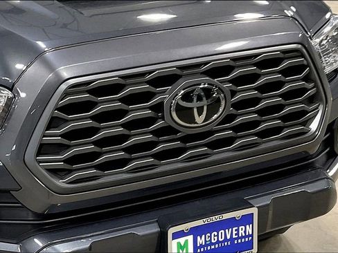 Used 2022 Toyota Tacoma TRD Sport AWD/4WD image 33