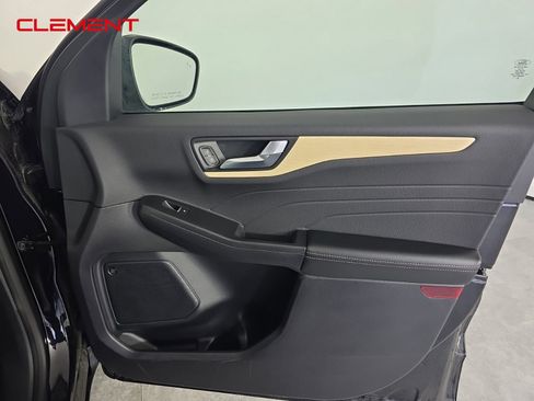 Certified 2022 Ford Escape Titanium w/ Titanium Elite Package image 36